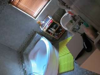 voyeurcam-julmodels-bath-1st-2 Thumb Image