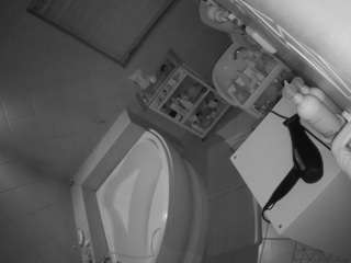 voyeurcam-julmodels-bath-1st-2