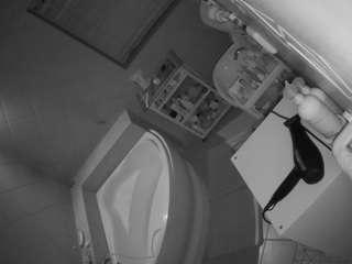 voyeurcam-julmodels-bath-1st-2