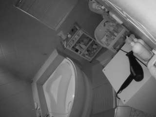 voyeurcam-julmodels-bath-1st-2