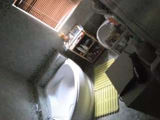 voyeurcam-julmodels-bath-1st-2