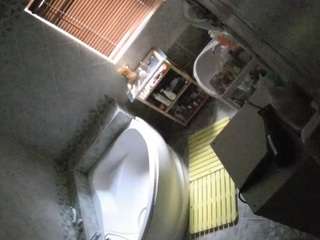 voyeurcam-julmodels-bath-1st-2