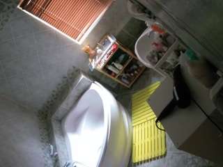 voyeurcam-julmodels-bath-1st-2