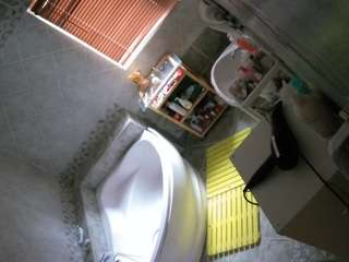 voyeurcam-julmodels-bath-1st-2