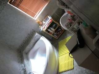 voyeurcam-julmodels-bath-1st-2