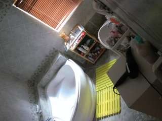 voyeurcam-julmodels-bath-1st-2