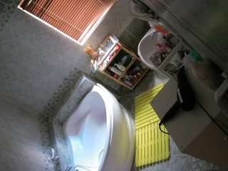 voyeurcam-julmodels-bath-1st-2