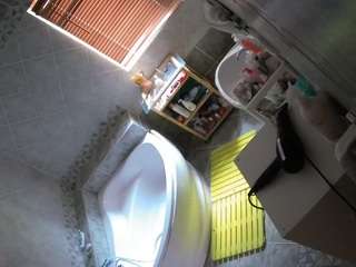 voyeurcam-julmodels-bath-1st-2