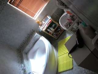 voyeurcam-julmodels-bath-1st-2