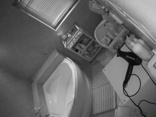 voyeurcam-julmodels-bath-1st-2