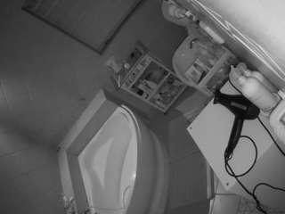 voyeurcam-julmodels-bath-1st-2