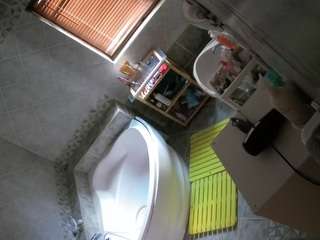 voyeurcam-julmodels-bath-1st-2
