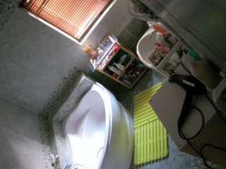 voyeurcam-julmodels-bath-1st-2