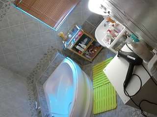 voyeurcam-julmodels-bath-1st-2