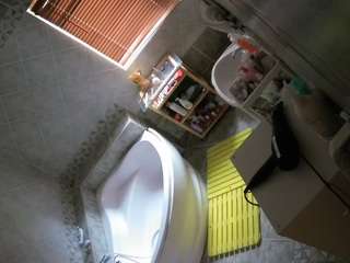 voyeurcam-julmodels-bath-1st-2