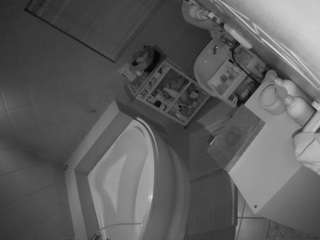 voyeurcam-julmodels-bath-1st-2