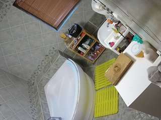 voyeurcam-julmodels-bath-1st-2