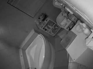 voyeurcam-julmodels-bath-1st-2