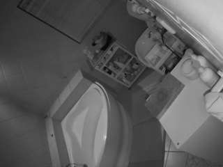voyeurcam-julmodels-bath-1st-2