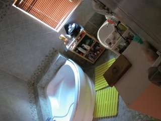voyeurcam-julmodels-bath-1st-2