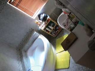 voyeurcam-julmodels-bath-1st-2