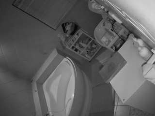 voyeurcam-julmodels-bath-1st-2