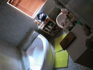 voyeurcam-julmodels-bath-1st-2