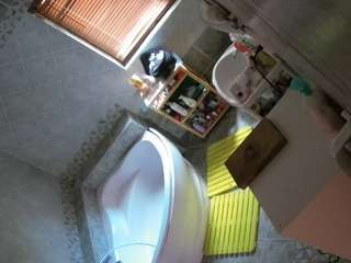 voyeurcam-julmodels-bath-1st-2