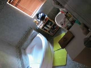 voyeurcam-julmodels-bath-1st-2