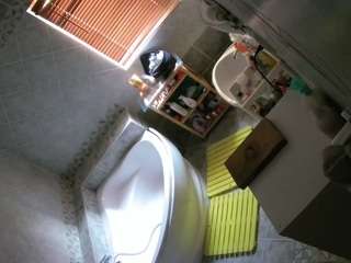 voyeurcam-julmodels-bath-1st-2