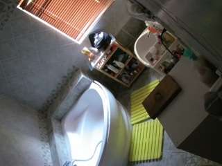 voyeurcam-julmodels-bath-1st-2