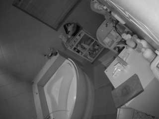 voyeurcam-julmodels-bath-1st-2