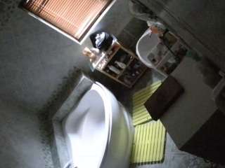voyeurcam-julmodels-bath-1st-2