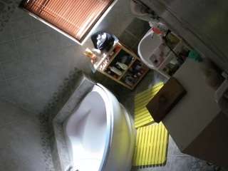 voyeurcam-julmodels-bath-1st-2