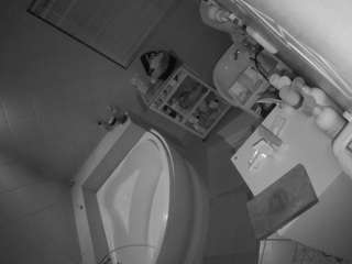 voyeurcam-julmodels-bath-1st-2