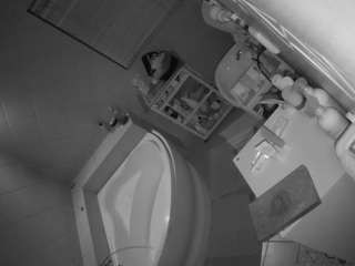 voyeurcam-julmodels-bath-1st-2