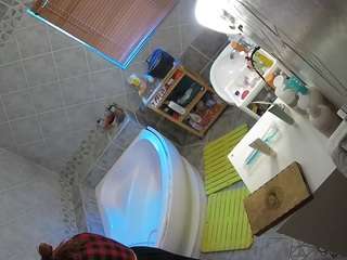 voyeurcam-julmodels-bath-1st-2