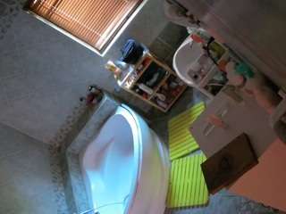 voyeurcam-julmodels-bath-1st-2
