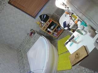 voyeurcam-julmodels-bath-1st-2