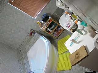 voyeurcam-julmodels-bath-1st-2