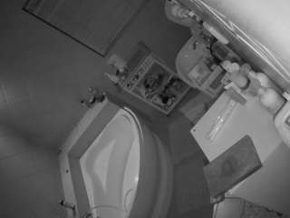 voyeurcam-julmodels-bath-1st-2