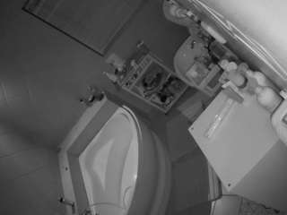 voyeurcam-julmodels-bath-1st-2