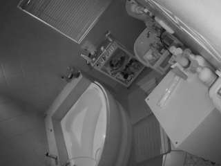 voyeurcam-julmodels-bath-1st-2
