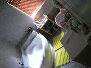 voyeurcam-julmodels-bath-1st-2