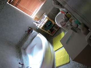 voyeurcam-julmodels-bath-1st-2