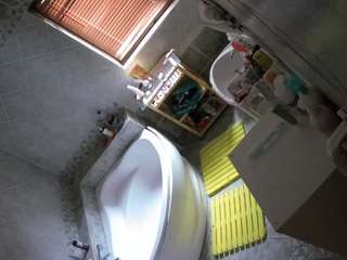 voyeurcam-julmodels-bath-1st-2