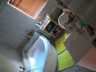 voyeurcam-julmodels-bath-1st-2
