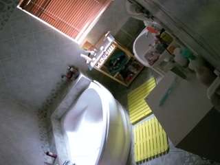 voyeurcam-julmodels-bath-1st-2