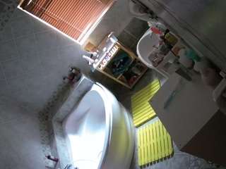 voyeurcam-julmodels-bath-1st-2 Live Webcam on CamSoda