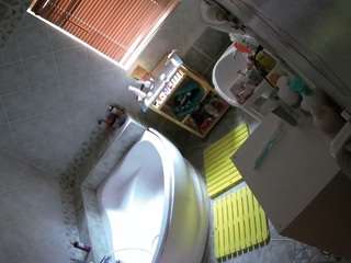 voyeurcam-julmodels-bath-1st-2